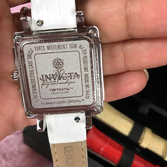 New Invicta tritnite night glow Women watch set with 5 Straps - Picture 5 of 6